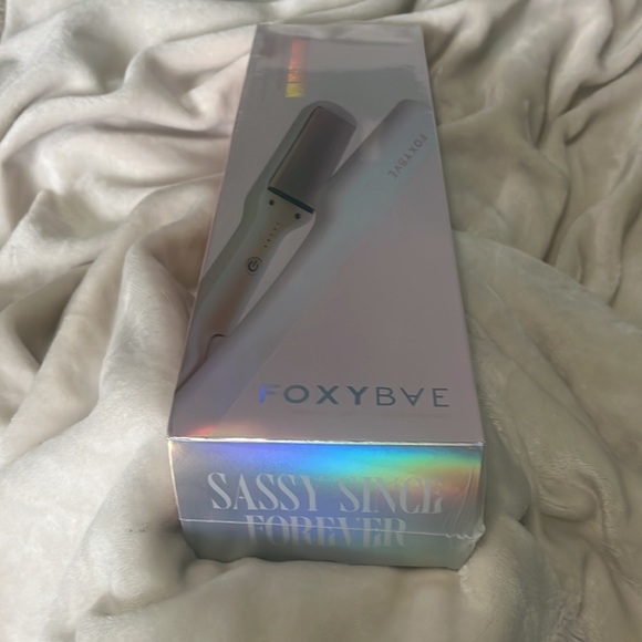 NIB: FOXYBAE Blush Wide Plate Flat Iron - Fast Hair Straightener - Picture 11 of 11